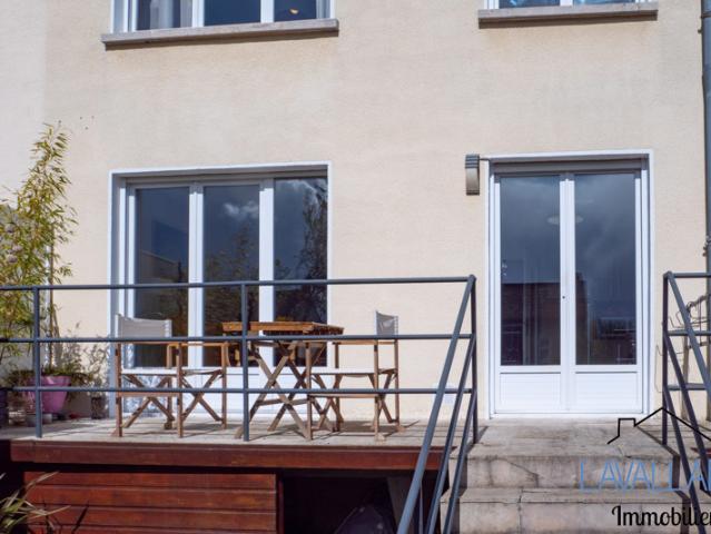 Pavillon semi jumelé avec sous sol complet