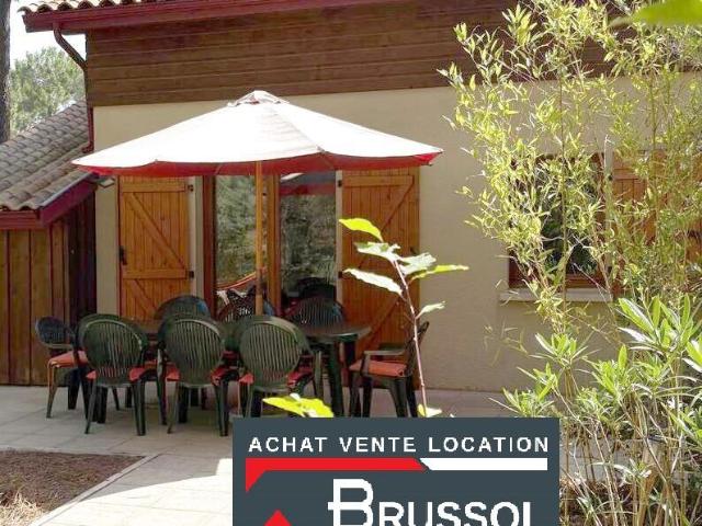 Pavillon situé en bordure de forêt avec 2 chambres et piscin. 48m² Lacanau