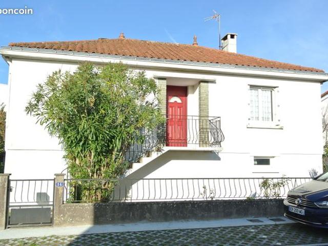 Pavillon s/sol 2 chambres bureau garage sur 550 m² de terrain