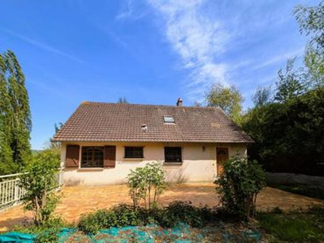 Pavillon sur env 9000m2 de terrain vivable de plain pied