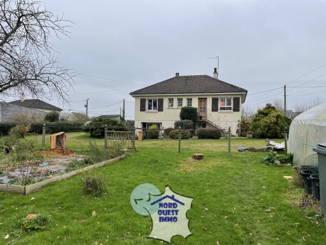 Pavillon sur sous sol avec terrain et dépendances