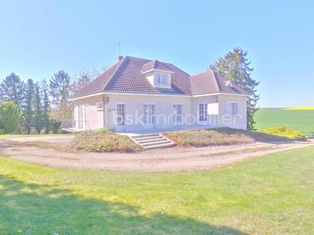 Pavillon sur sous sol de 131 m² avec terrasse sur 4073 m² de jardin