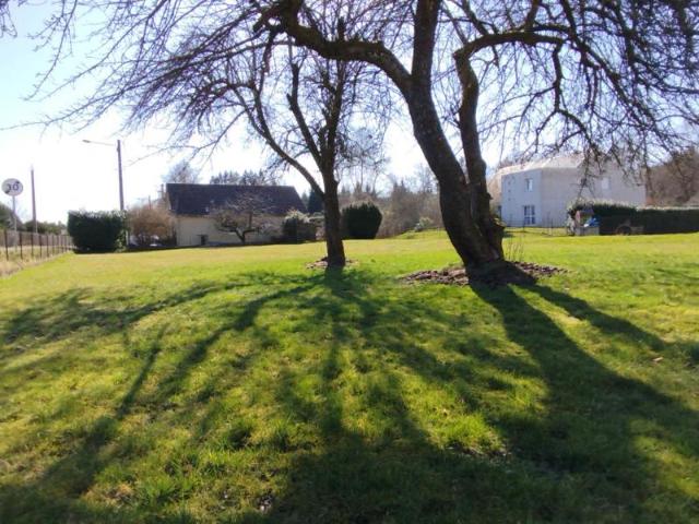 Pavillon sur terrain de 2084m2 clôturé