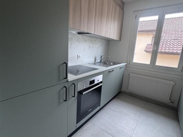 Payerne, zu vermieten, 4.5 Zimmer Wohnung, neu renoviert mit Balkon