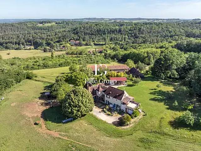 Pays de Belvès 24170 Achat / Vente maison 10 pièces t10 au dernier étage cave