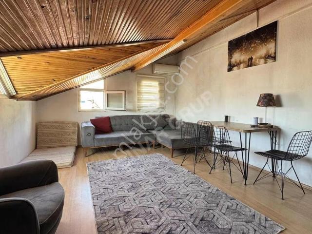 Pazaryeri Mahallesi'nde 1+1 Kiralık Çatı Katı