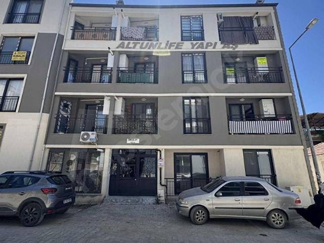 Pazaryerinin arkasında geniş kullanımlı 2+1 daire !