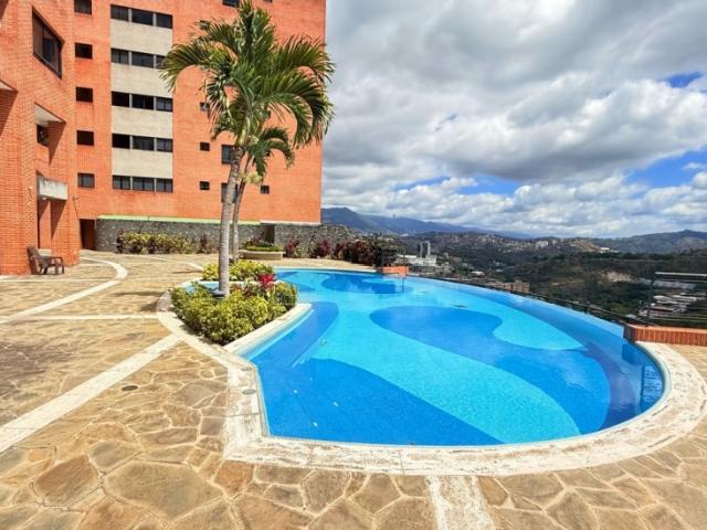 Pb con terraza ubicada en Lomas del Sol con linea blanca incluida