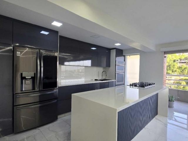 PENT HOUSE TRIPLEX EN VENTA 320 M2 URB LOS CHAGUARAMOS
