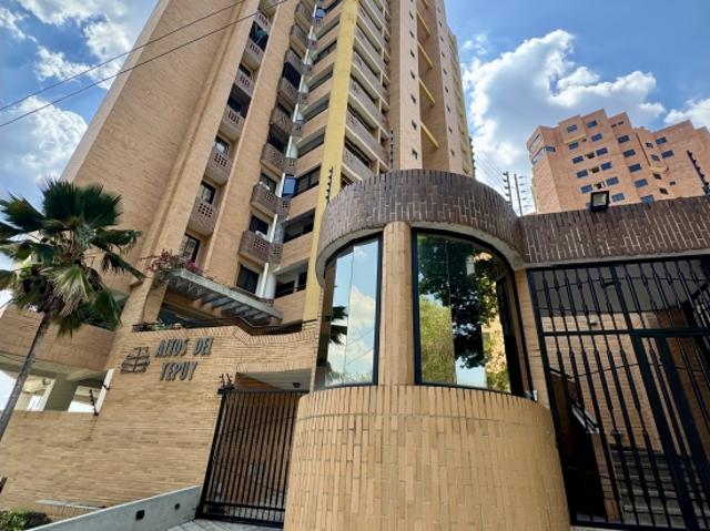 Pent House 3 niveles en Las Chimeneas Altos del Tepuy