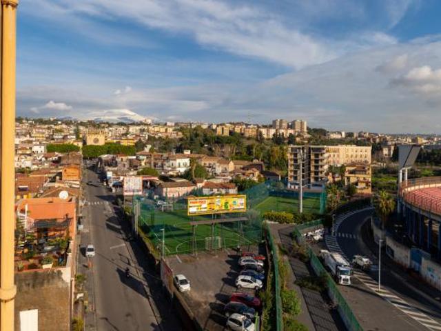 Pentalocale in vendita a Catania