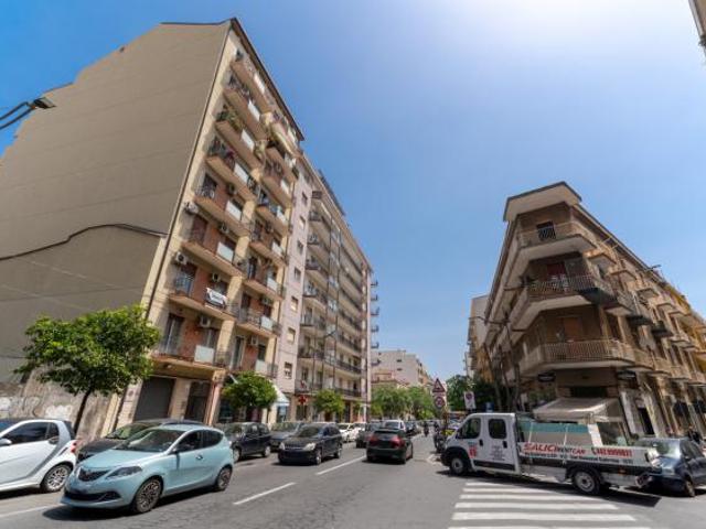 Pentalocale in vendita a Catania