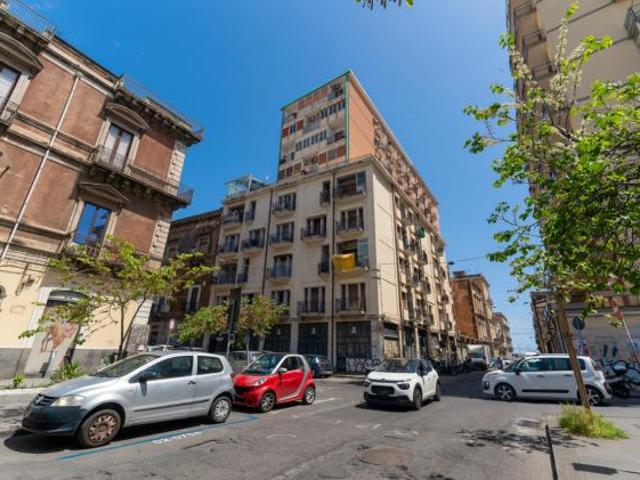 Pentalocale in vendita a Catania