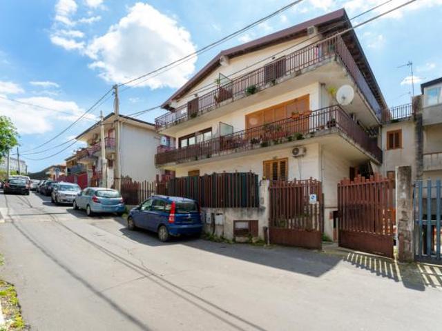 Pentalocale in vendita a Misterbianco