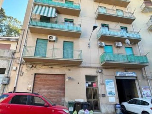 Pentalocale in vendita a Caltanissetta