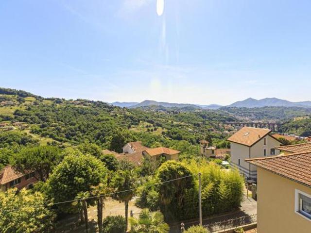 Pentalocale in vendita a Campomorone