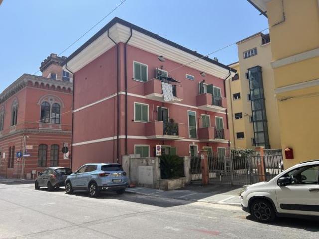 Pentalocale in vendita a Carrara