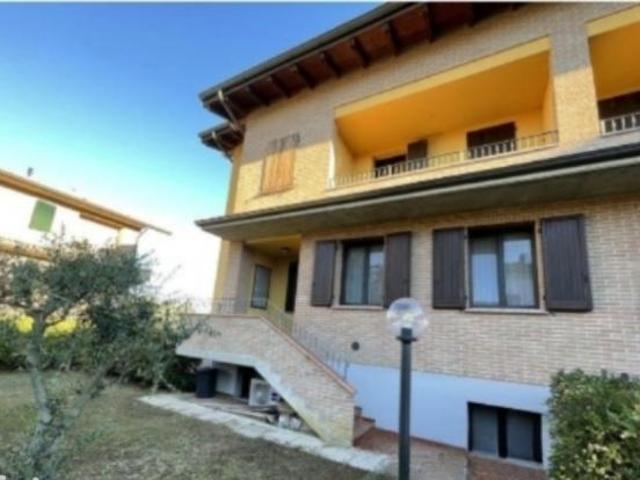 Pentalocale in vendita a Casalgrande