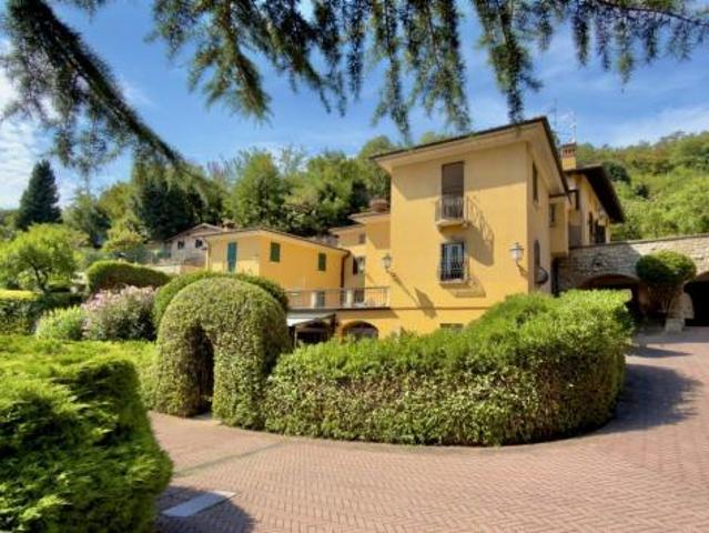 Pentalocale in vendita a Brescia