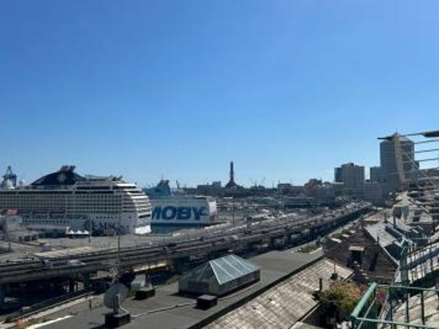 Pentalocale in vendita a Genova