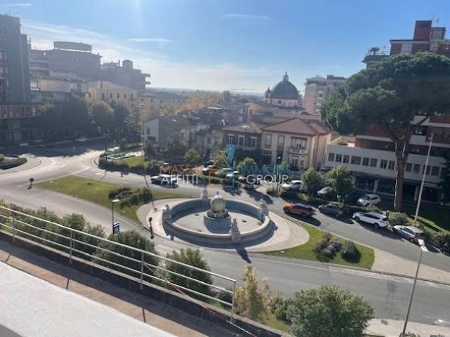 Pentalocale in vendita a Massa