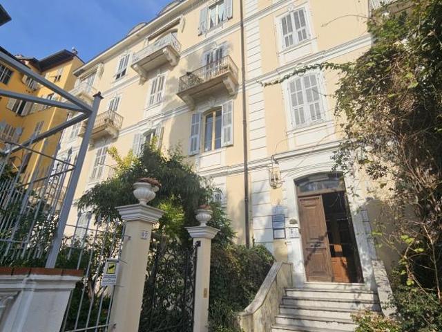 Pentalocale in vendita a Sanremo