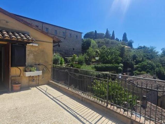 Pentalocale in vendita a Todi