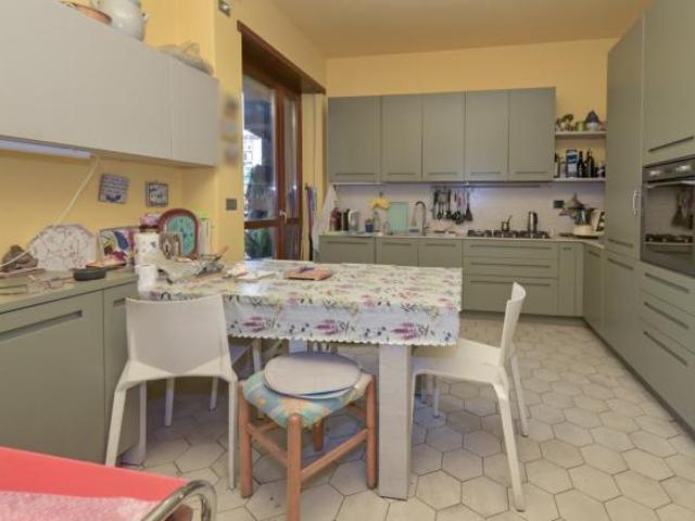 Pentalocale in vendita a Torino