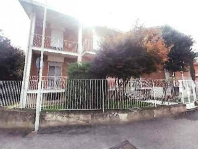 Pentalocale in vendita a Vercelli