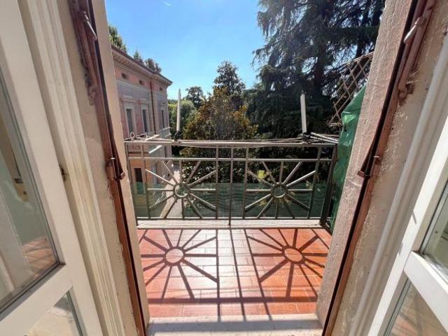 Pentalocale in affitto a Bologna