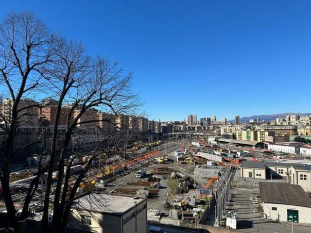 Pentalocale in affitto a Genova