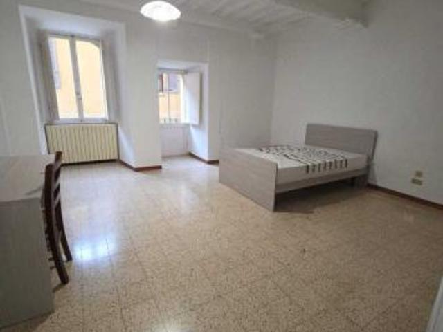 Pentalocale in affitto a Siena