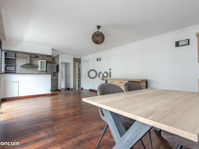 Penthouse 3 pièces 54 m²