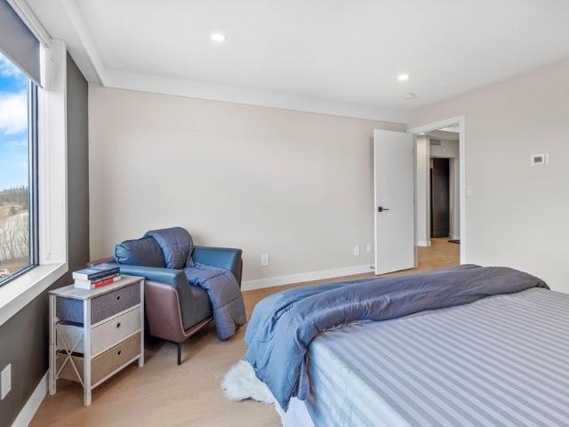Penthouse 1 Bed + Den! All Utilities Included!