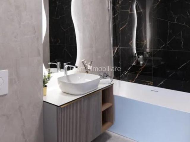 Penthouse, 253 mp, 4 camere, 3 bai, 2 parcari, terasa, centrala, ac, Tunari