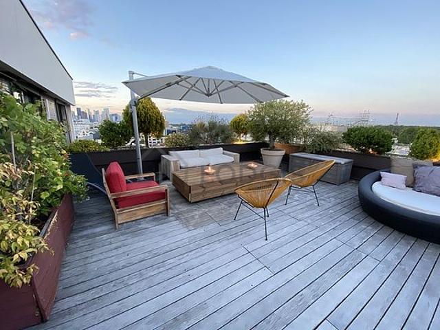 Penthouse 2 chambres meublé avec accès handicapé, garage et terrasse Suresnes 92150