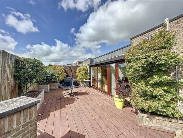 Penthouse 2 chbres + 2 emplacements intérieur + 2 caves!