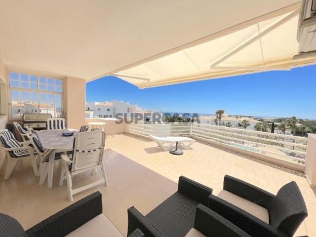 Penthouse 4 assoalhadas com uma área de 232m2, terraço 107m2, Vau, Portimão