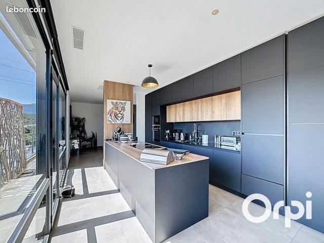 Penthouse 4 pièces 157 m²