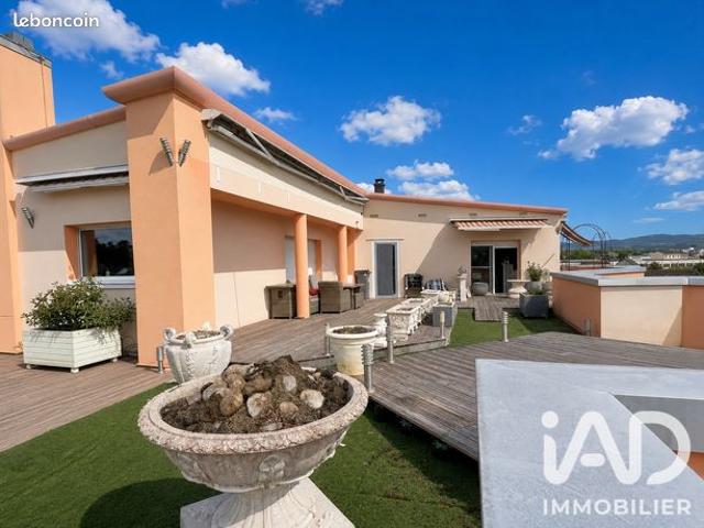 Penthouse 6 pièces 241 m²