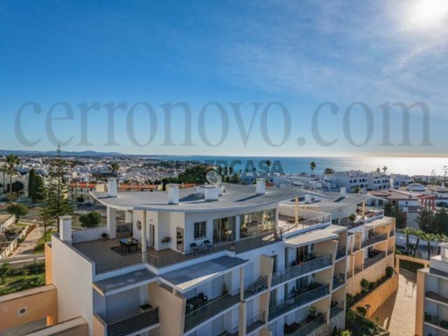 Penthouse com vista mar fabulosa perto do centro e marina