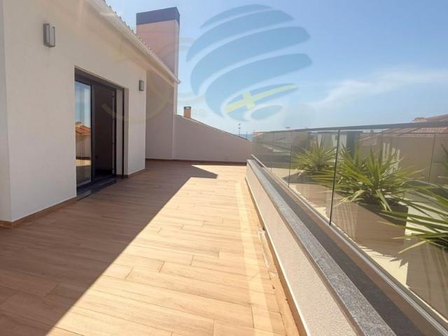 Penthouse com Vista de Mar em Zona Prime da Parede