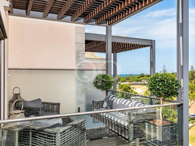 Penthouse com vistas para o golfe e o mar em Vale do Lobo, A 124m² Almancil