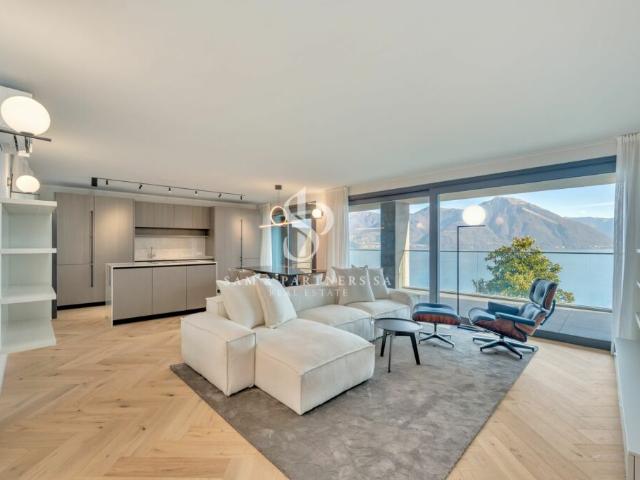Penthouse con rooftop e vista lago