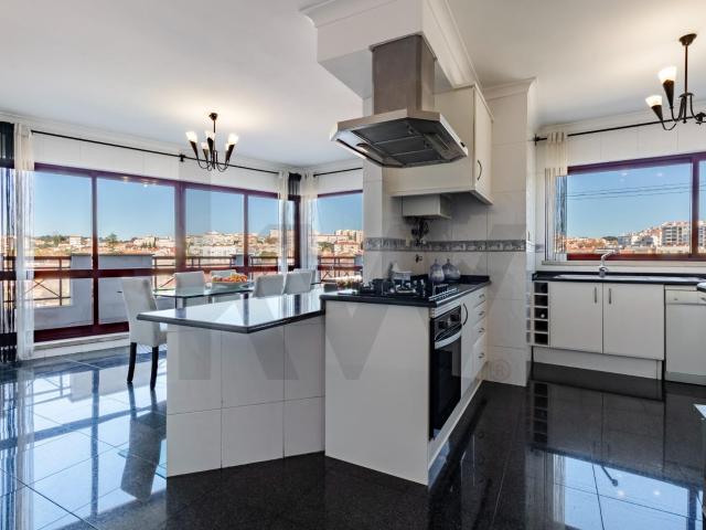 PENTHOUSE CACÉM | T4 c/ 240m2 | Lugar Estacionamento