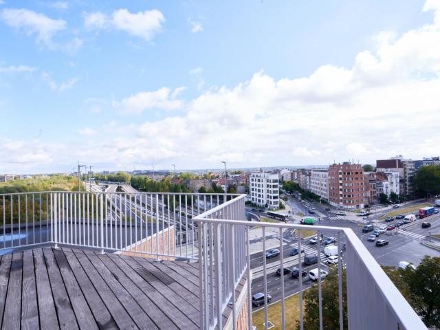 Penthouse City Views/Free Parking/Luggage Room