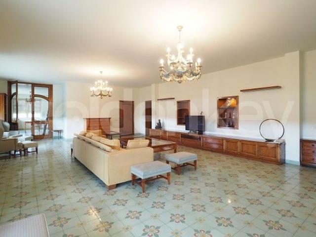 Penthouse clasic ecletic cu 7 camere | vedere asupra parcului si lacului | ID:2497432