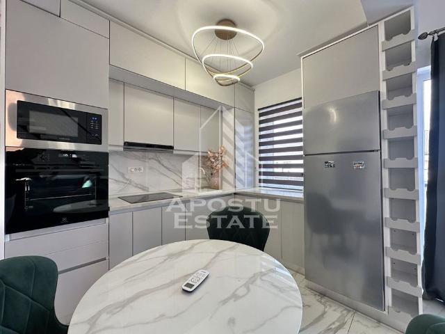 Penthouse cu 3 camere si 2 bai complet mobilat si utilat.