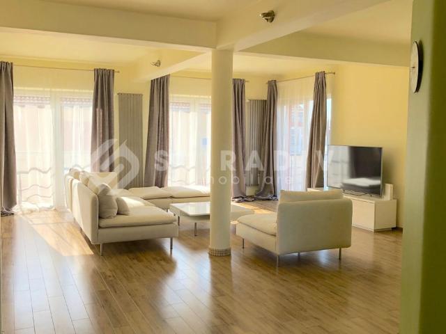 Penthouse cu 4 camere, 3 bai, mansarda, 3 parcari in Zorilor