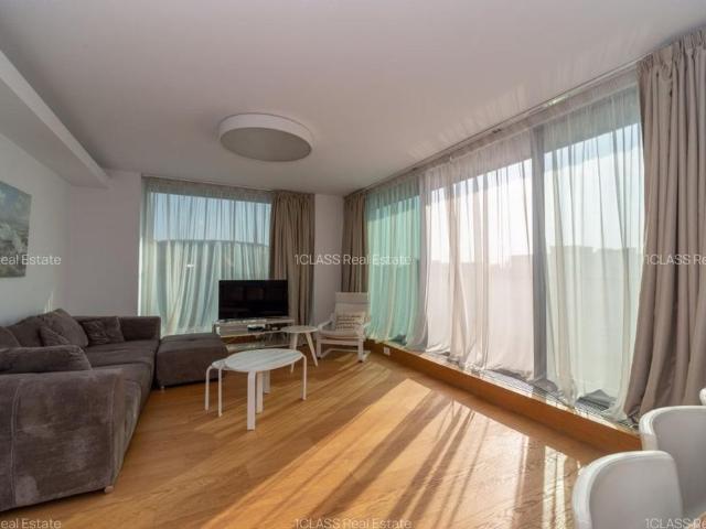 PENTHOUSE CU PRIVELISTE!